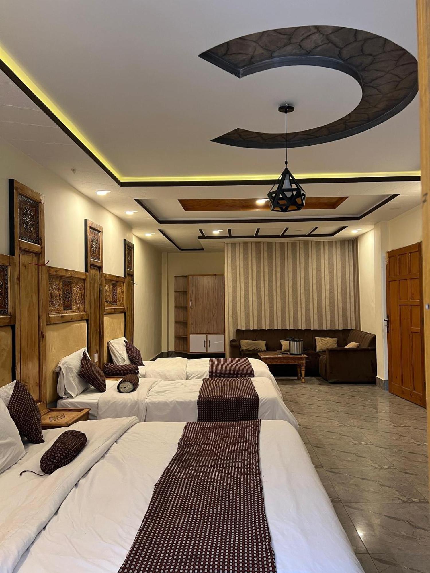 Hotel Birmingham Palace Kalam By Khan Familia Bagian luar foto