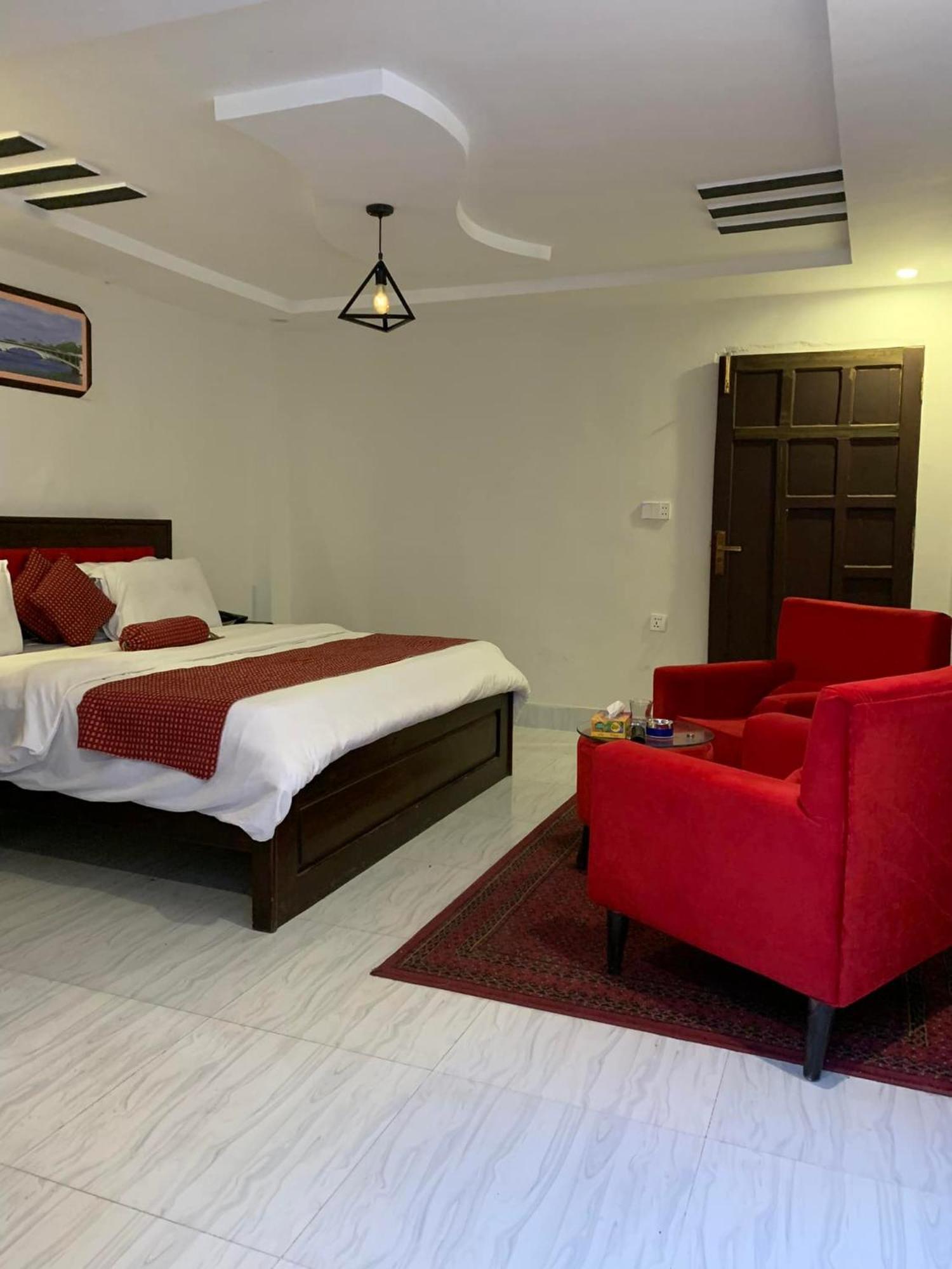 Hotel Birmingham Palace Kalam By Khan Familia Bagian luar foto