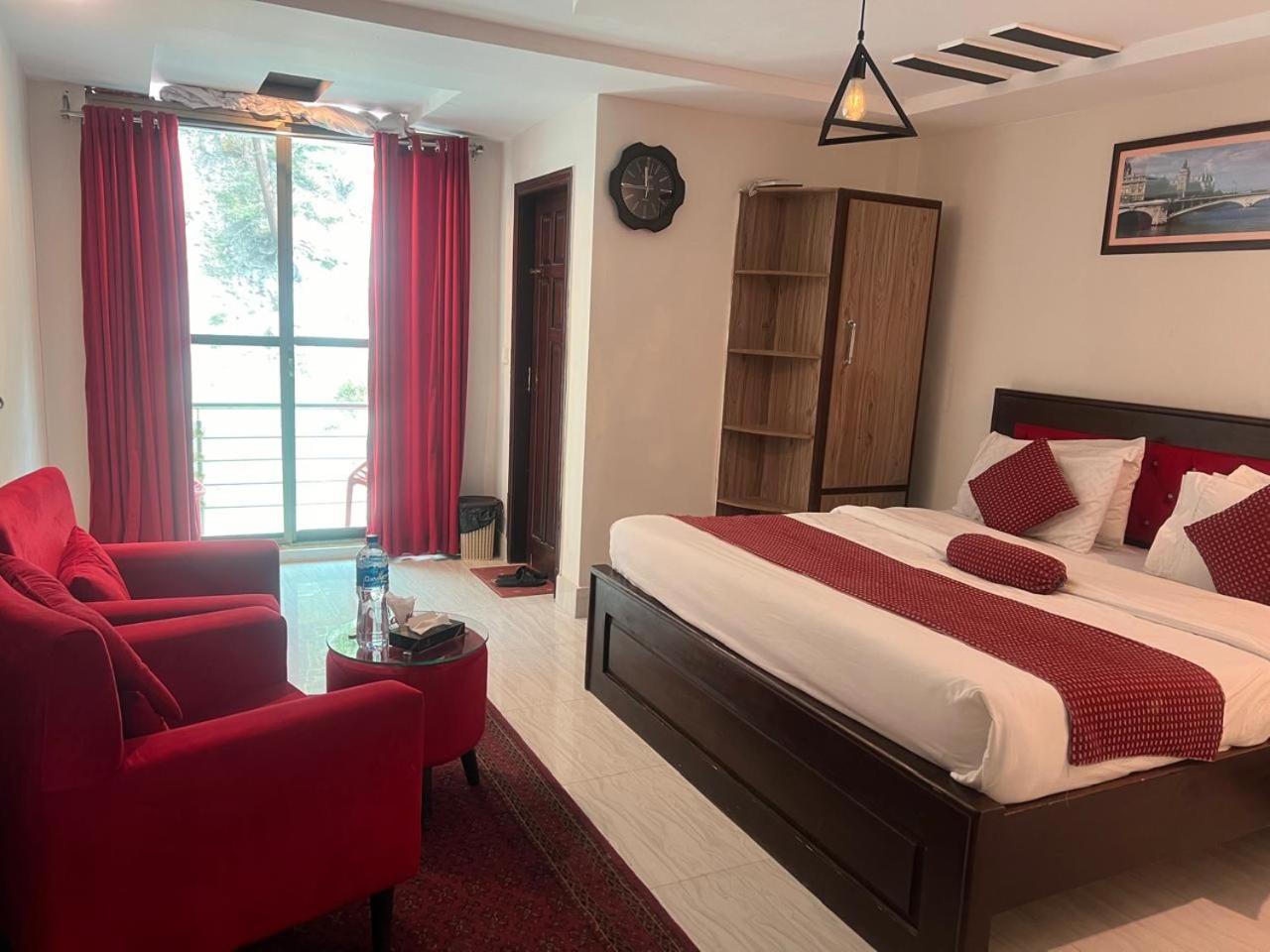 Hotel Birmingham Palace Kalam By Khan Familia Bagian luar foto