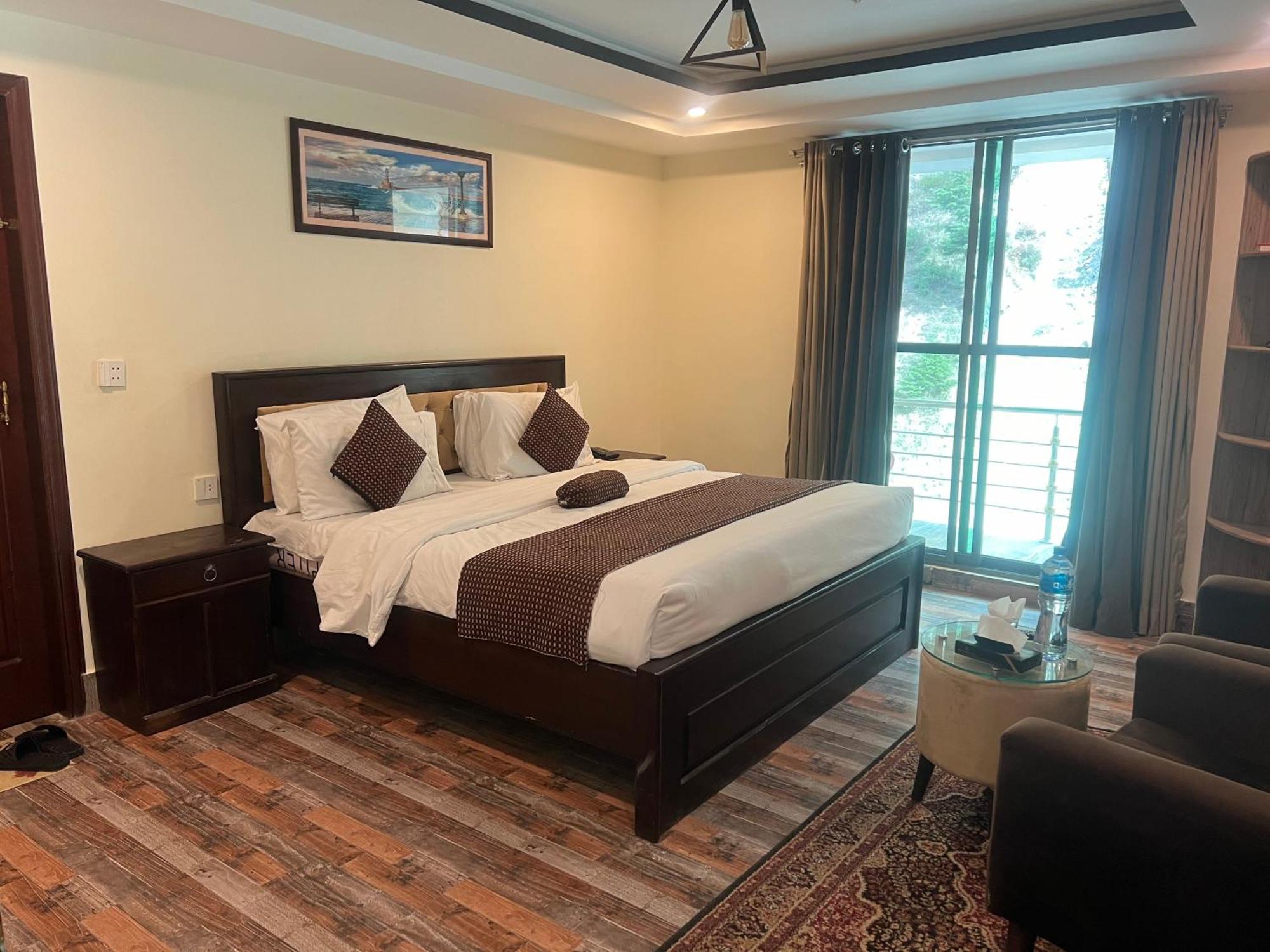 Hotel Birmingham Palace Kalam By Khan Familia Bagian luar foto