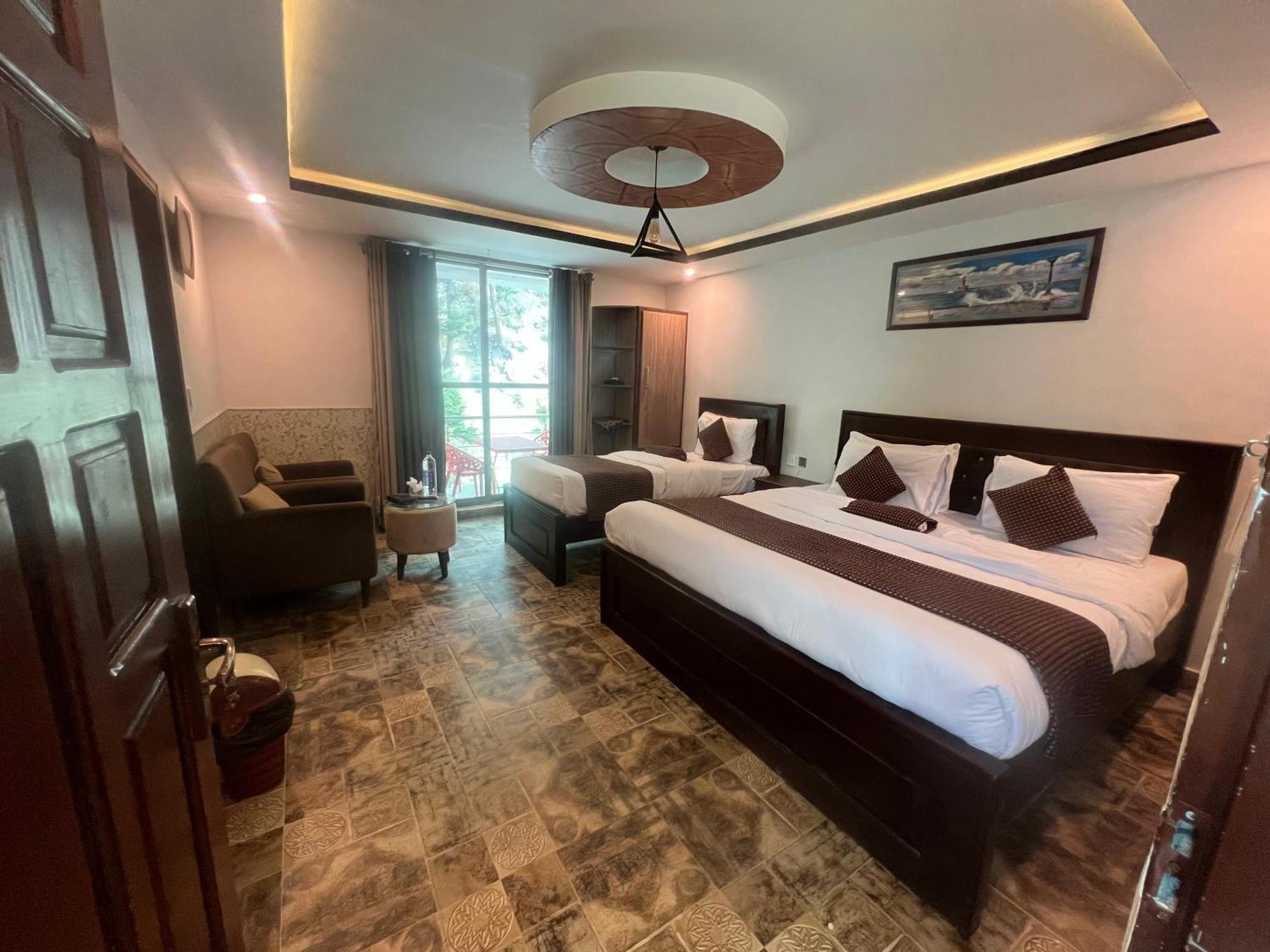 Hotel Birmingham Palace Kalam By Khan Familia Bagian luar foto