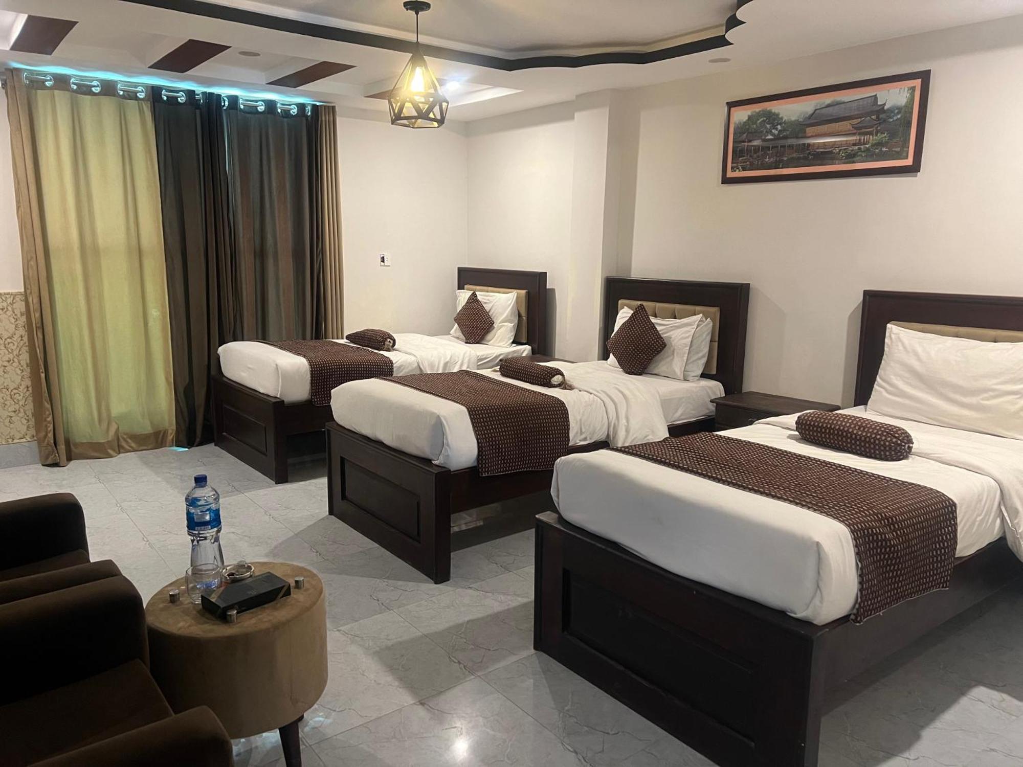 Hotel Birmingham Palace Kalam By Khan Familia Bagian luar foto