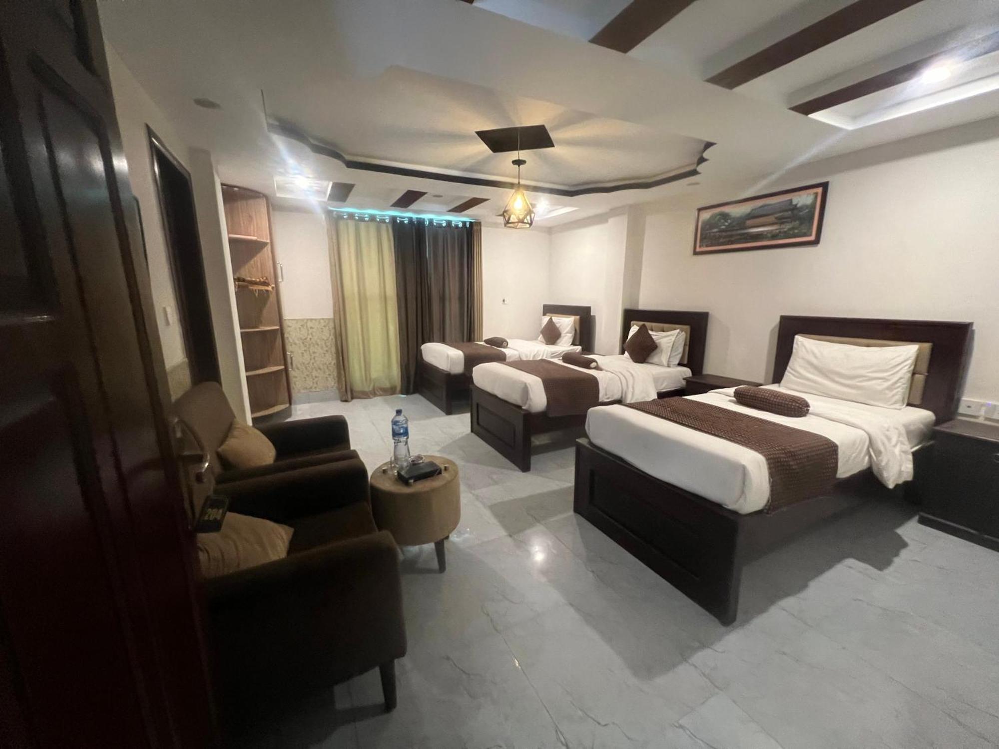 Hotel Birmingham Palace Kalam By Khan Familia Bagian luar foto