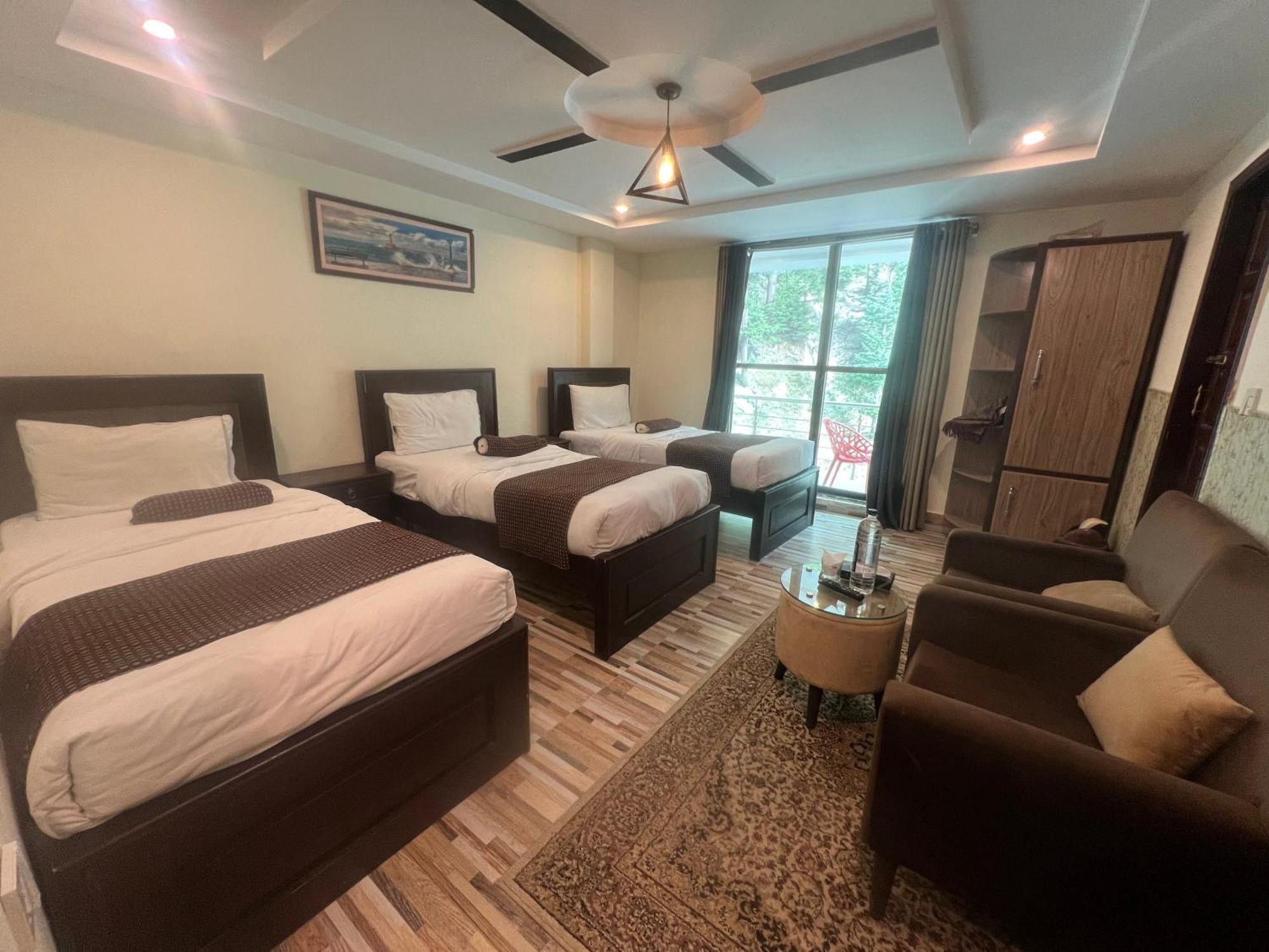 Hotel Birmingham Palace Kalam By Khan Familia Bagian luar foto