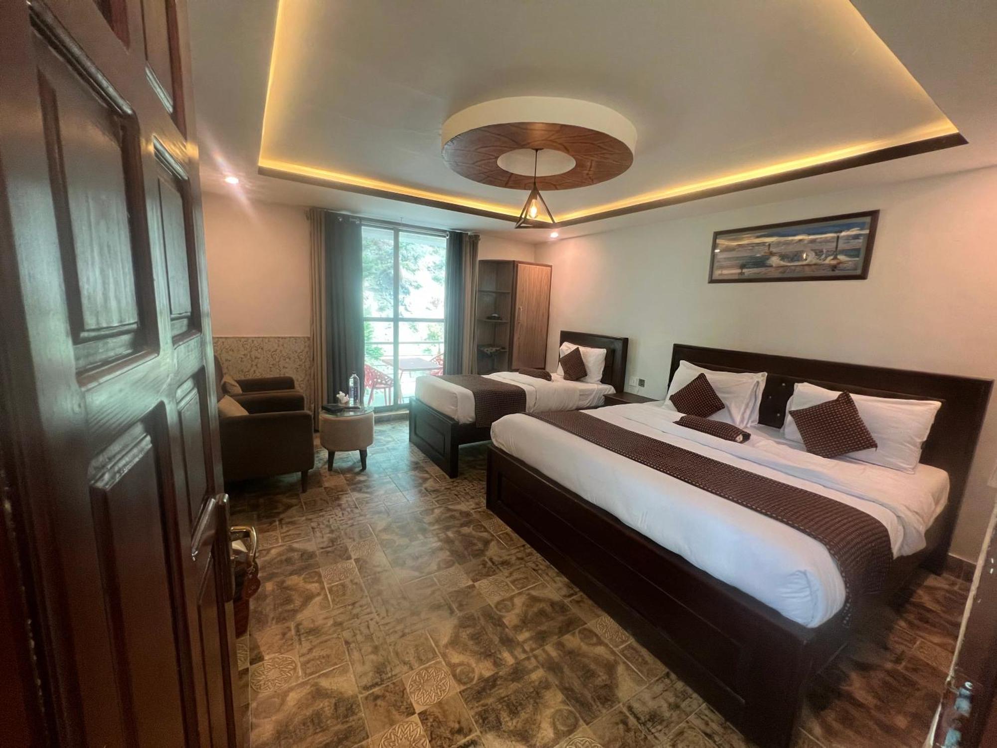 Hotel Birmingham Palace Kalam By Khan Familia Bagian luar foto