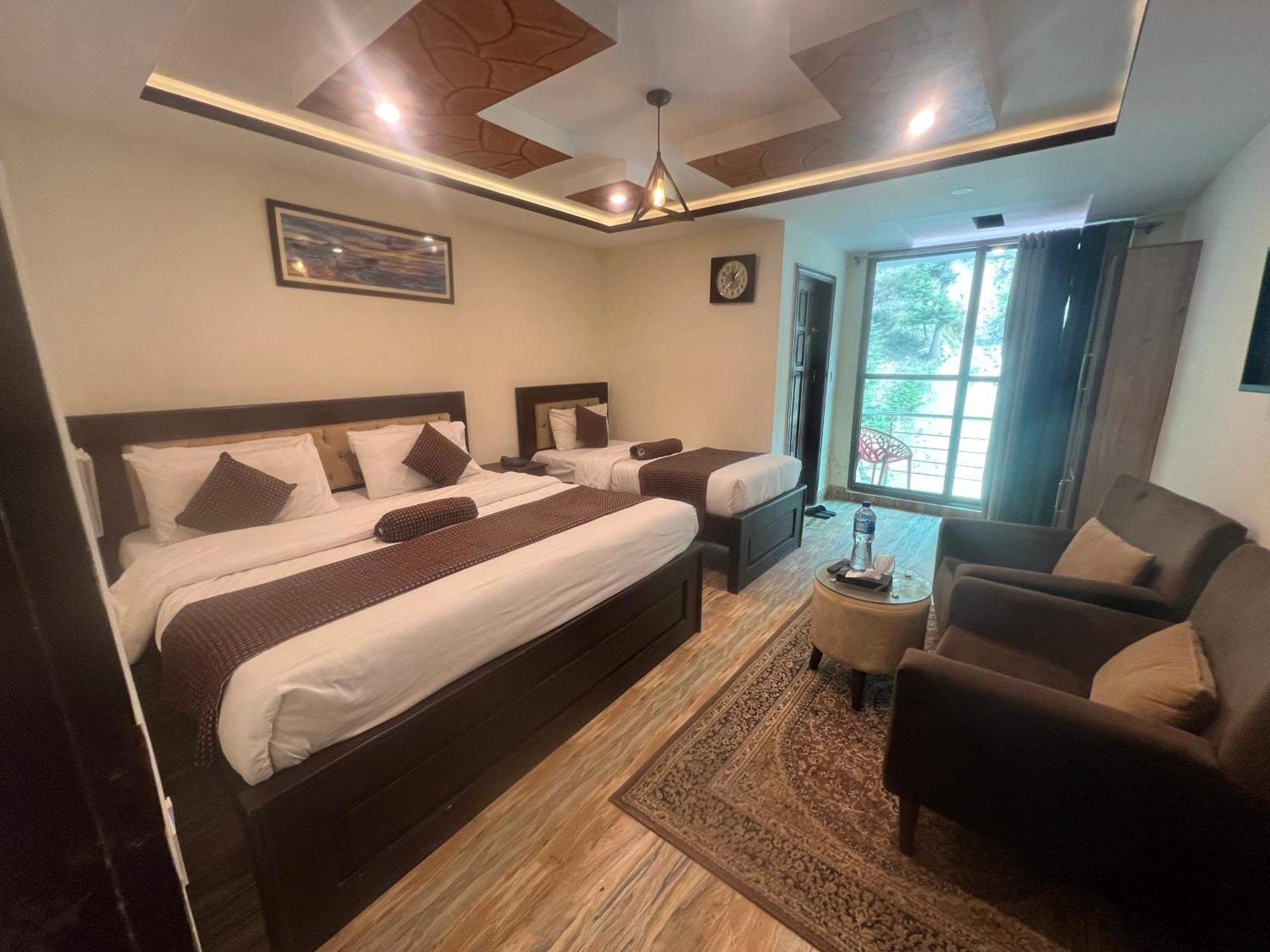 Hotel Birmingham Palace Kalam By Khan Familia Bagian luar foto