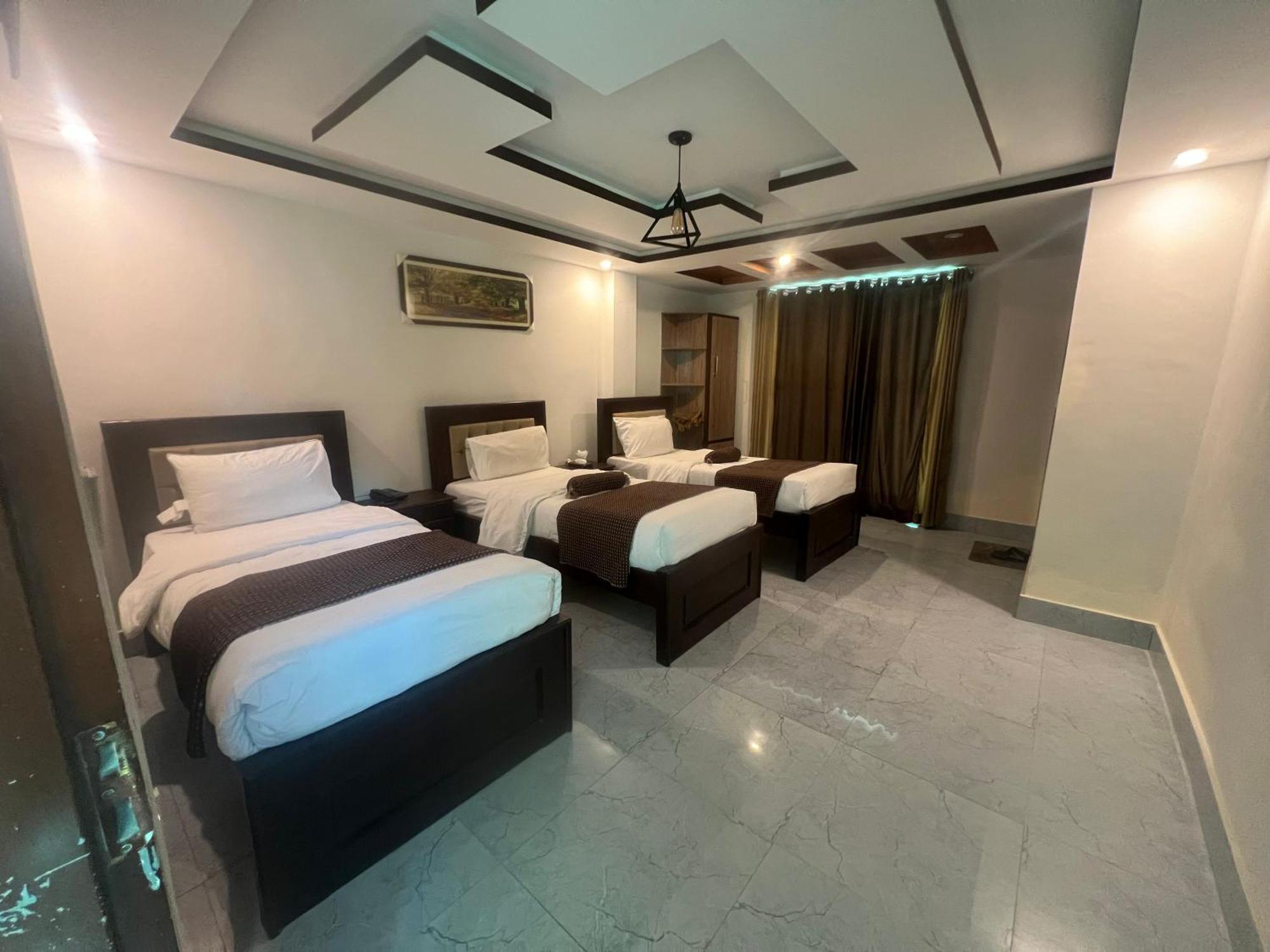 Hotel Birmingham Palace Kalam By Khan Familia Bagian luar foto